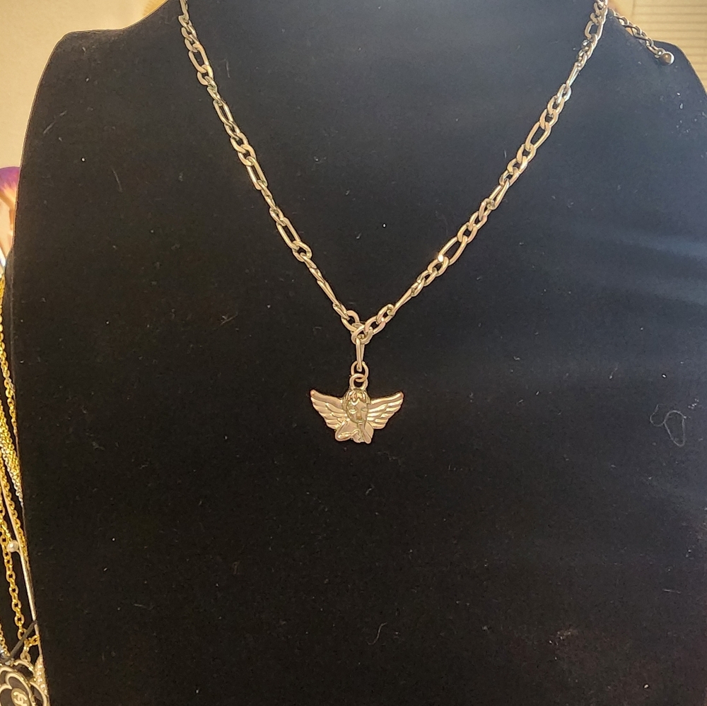 Angel silver toned pendant on an adjustable figueroa chain